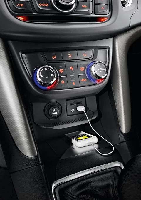 Opel Zafira 2.0 CDTI 130hp Cosmo 2011 view 4