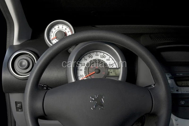 Peugeot 107 XR 1.0 2005 front view