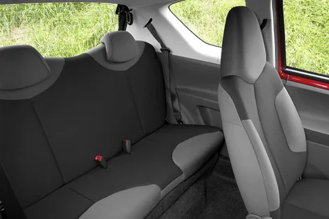 Peugeot 107 XR 1.0 2005 view 2