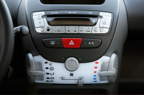 Peugeot 107 Sublime 1.0 2008 view 11