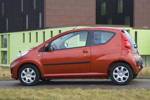 Peugeot 107 Sublime 1.0 2008 view 3