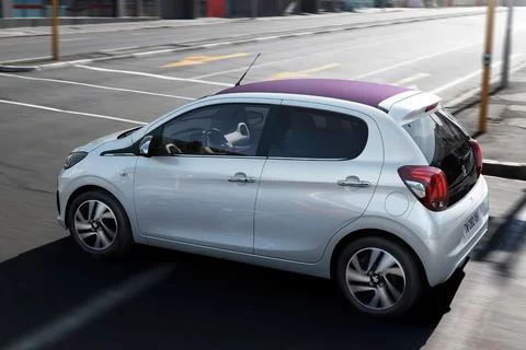 Peugeot 108 Active 1.2 PureTech 2015 view 2
