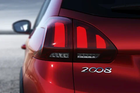 Peugeot 2008 Active 1.2 Puretech 110 2016 view 4