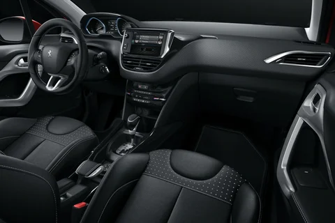 Peugeot 2008 Active 1.2 Puretech 110 2016 view 5