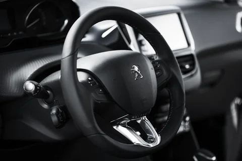 Peugeot 2008 Active 1.2 Puretech 110 2016 view 11