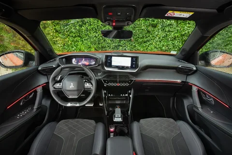 Peugeot 2008 Active Pack 1.2 PureTech 100 2020 view 5
