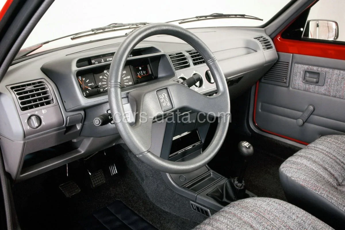 Peugeot 205 XE 1.0 1984 front view