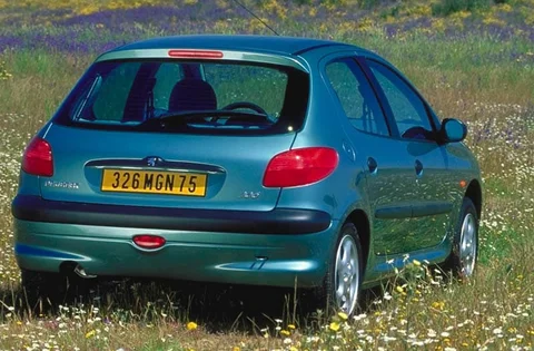 Peugeot 206 XT 2.0 HDI 2001 view 9