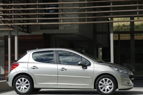 Peugeot 207 XT 1.4 2006 view 9