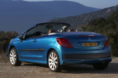 Peugeot 207 CC 1.6-16V HDiF 2007 view 2