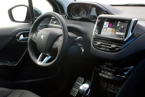 Peugeot 208 Active 1.4 e-HDi 2012 view 2
