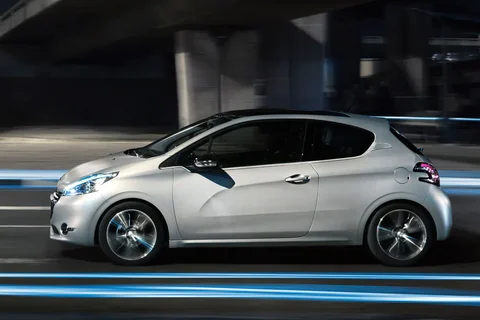 Peugeot 208 Active 1.4 e-HDi 2012 view 5