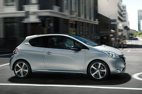 Peugeot 208 Active 1.4 e-HDi 2012 view 8