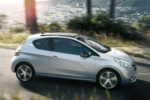Peugeot 208 Active 1.4 e-HDi 2012 view 9