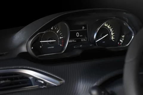 Peugeot 208 Active 1.2 PureTech 82 2015 view 12