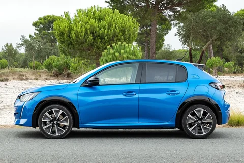 Peugeot 208 e-208 Active EV 50kWh 136 2020 view 5