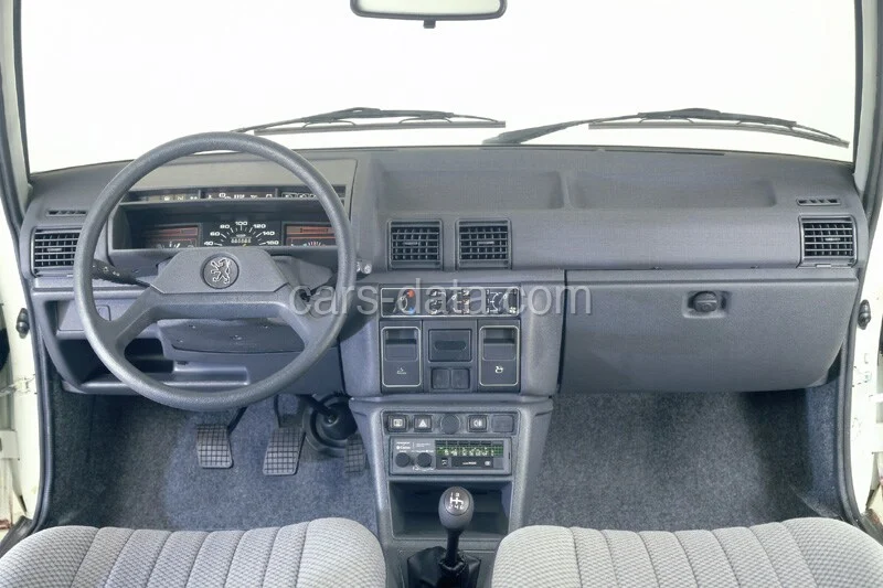 Peugeot 305 GL 1.5 1982 front view