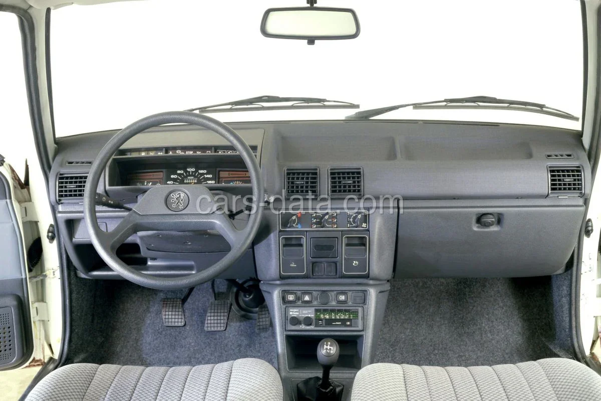 Peugeot 305 Break SR 1979 front view