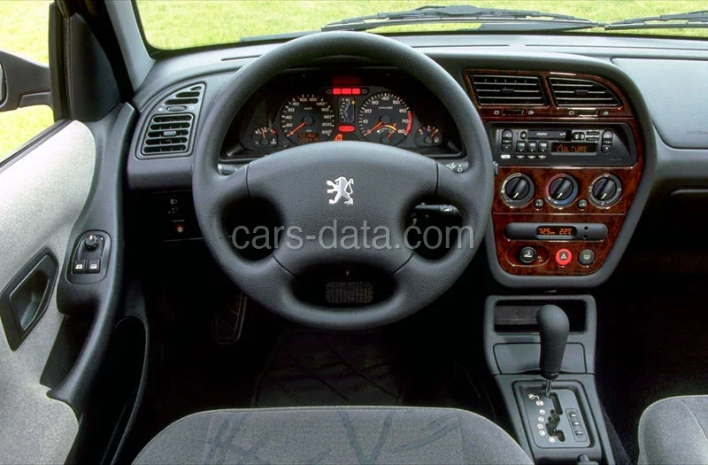 Peugeot 306 XTd 1.9 1999 front view