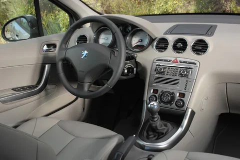 Peugeot 308 XT 1.6 VTi 2007 view 4