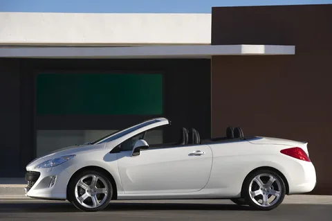 Peugeot 308 CC Première 1.6 THP 2009 view 3