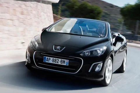 Peugeot 308 CC Griffe 1.6 THP 2011 view 2