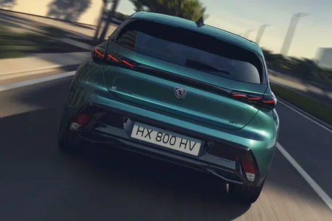 Peugeot 308 Style HYbrid 195 2025 view 3