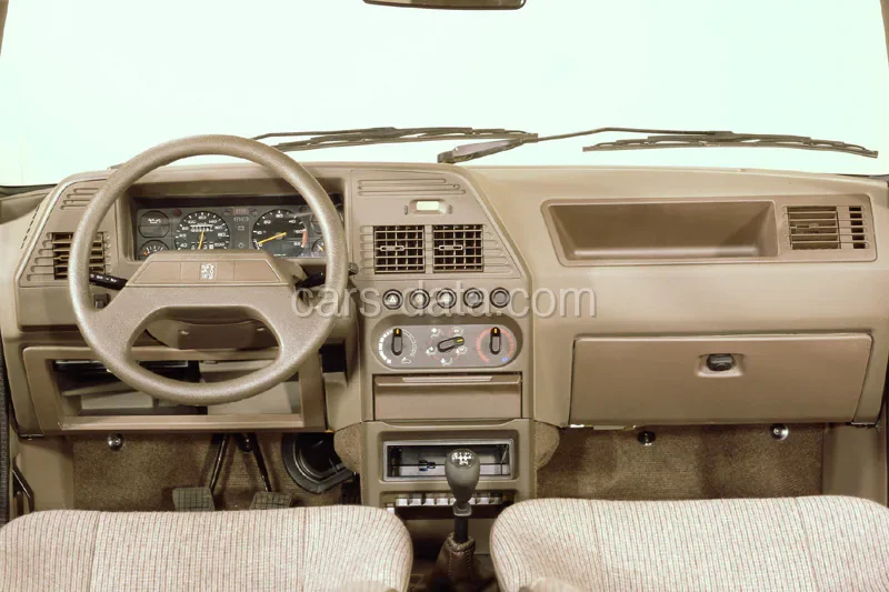 Peugeot 309 XE 1.3 1987 front view