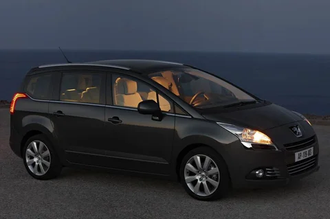 Peugeot 5008 Active 1.6 e-HDi 5P 2011 view 4