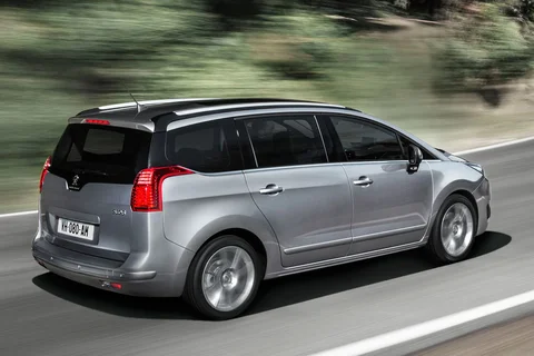 Peugeot 5008 Active 1.6 e-HDi 7P 2013 view 3