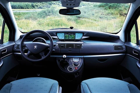 Peugeot 807 ST 2.2-16V 2002 view 9