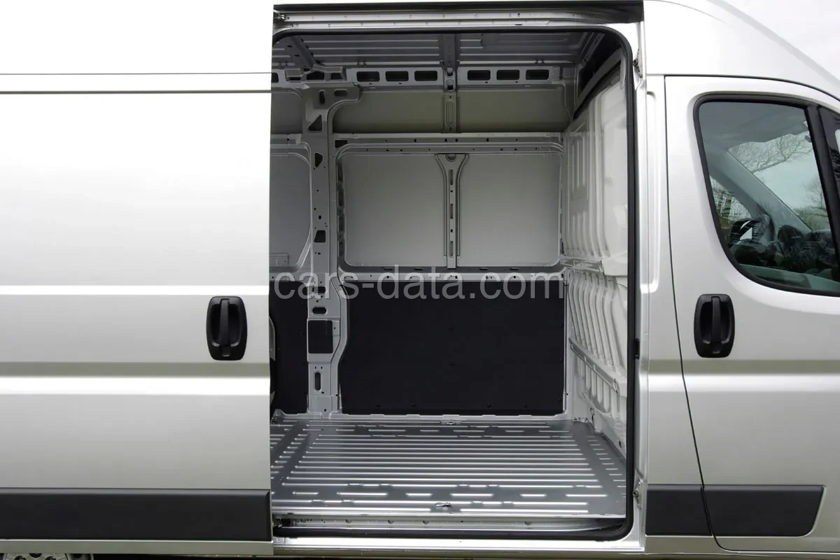 Peugeot Boxer L4H2 435 HDi 150 2012 front view