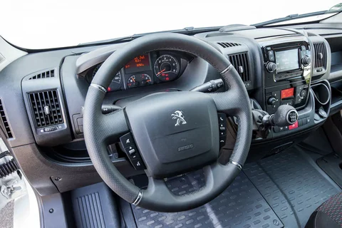 Peugeot Boxer L2H2 330 HDi 110 XT 2014 view 9