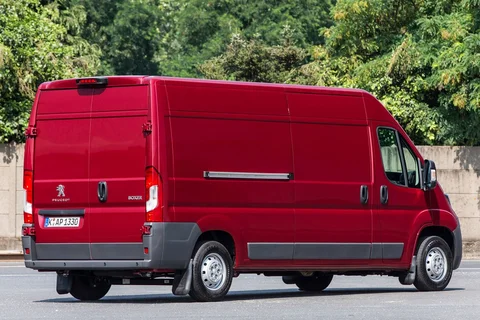 Peugeot Boxer L2H2 330 HDi 110 XT 2014 view 12