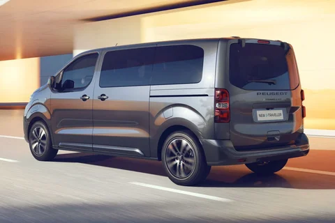 Peugeot Expert e-Traveller Long 50kWh 2023 view 4