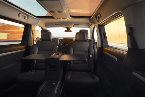 Peugeot Expert e-Traveller Long 50kWh 2023 view 7