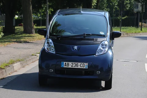 Peugeot Ion Ion 2016 view 6