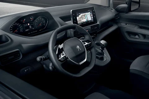 Peugeot Partner Long PureTech 110 2022 view 5
