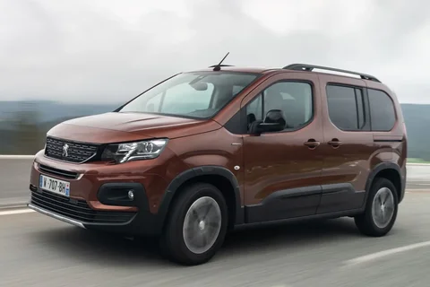Peugeot Partner Long PureTech 110 2022 view 10