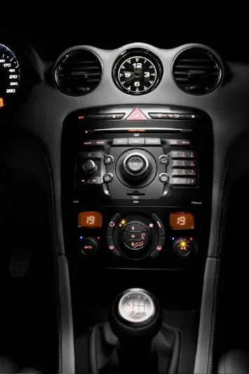 Peugeot RCZ 2.0 HDi 160 2010 view 3