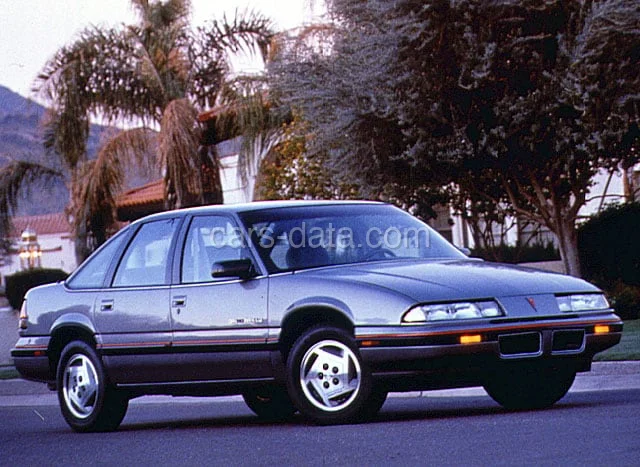 Pontiac Grand Prix LE 1990 front view