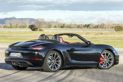Porsche 718 Boxster 2016 view 12