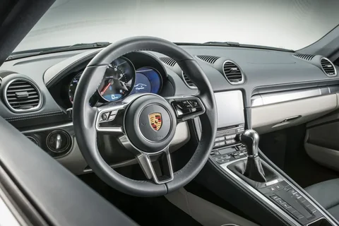 Porsche 718 Cayman 2016 view 3