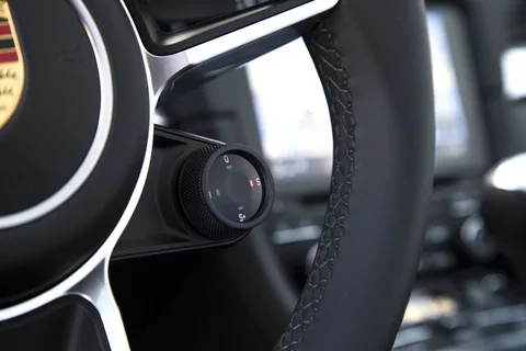 Porsche 718 Cayman 2016 view 10