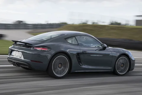 Porsche 718 Cayman 2016 view 11