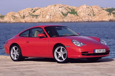 Porsche 911 Carrera 4 Coupé 2001 view 1