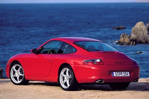Porsche 911 Carrera 4 Coupé 2001 view 8