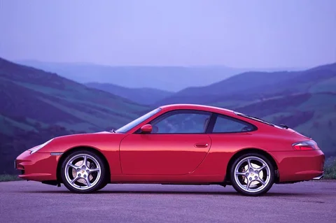 Porsche 911 Carrera 4 Coupé 2001 view 2