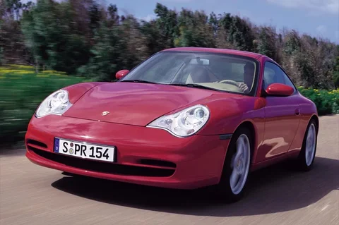 Porsche 911 Carrera 4 Coupé 2001 view 3