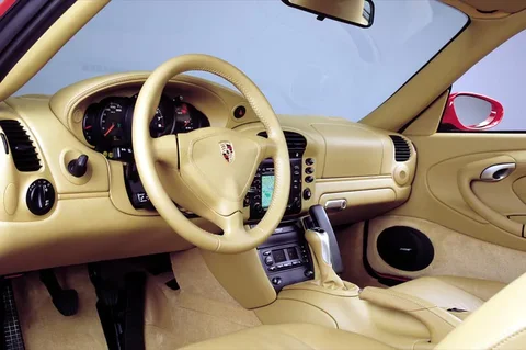 Porsche 911 Carrera 4 Coupé 2001 view 7
